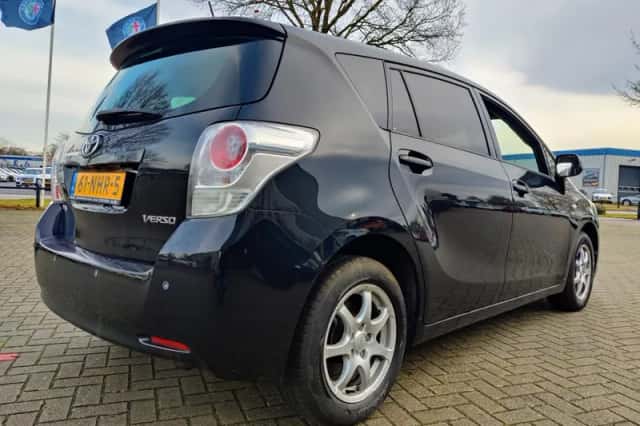 Toyota Verso (2010) thumbnail 5