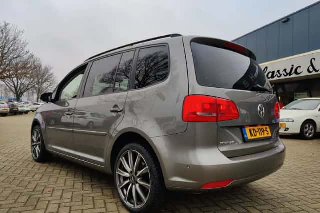 Volkswagen Touran (2011) thumbnail 3