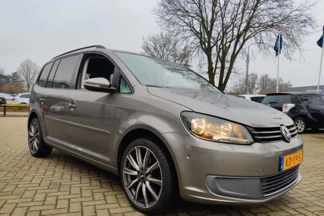Volkswagen Touran (2011) thumbnail 6