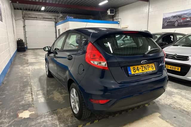 Ford Fiesta (2012) thumbnail 2