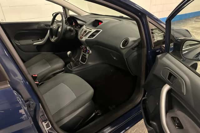 Ford Fiesta (2012) thumbnail 6