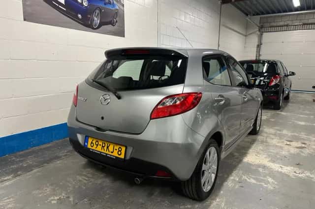 Mazda 2 (2011) thumbnail 4