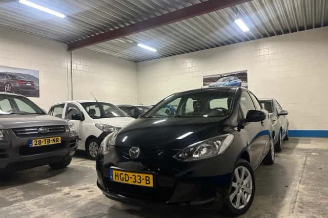Mazda 2 (2009) thumbnail 3
