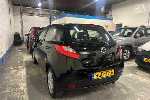 Mazda 2 (2009) thumbnail 4