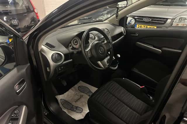 Mazda 2 (2009) thumbnail 5