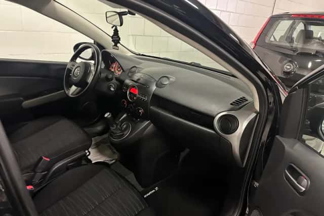 Mazda 2 (2009) thumbnail 6
