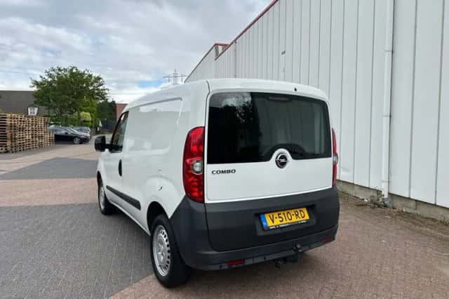 Opel Combo (2013) thumbnail 2