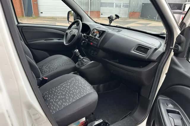 Opel Combo (2013) thumbnail 6