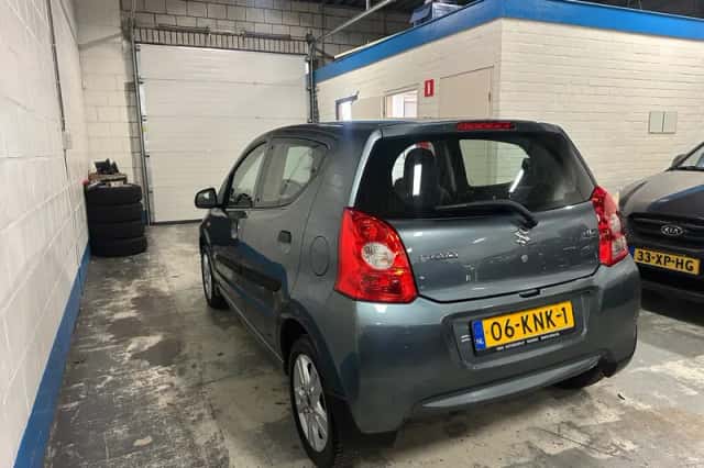 Suzuki Alto (2010) thumbnail 4