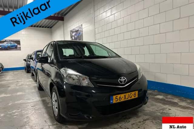 Toyota Yaris (2012) thumbnail 1