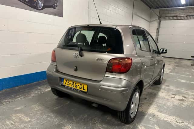 Toyota Yaris (2005) thumbnail 4