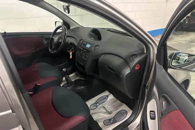 Toyota Yaris (2005) thumbnail 6