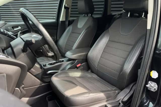 Ford Kuga (2013) thumbnail 4