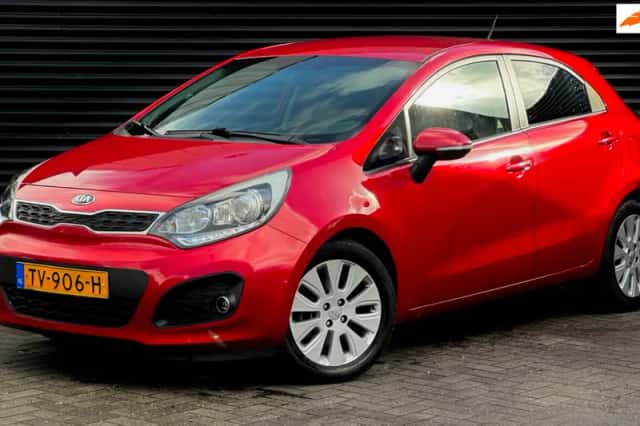 Kia Rio (2014) thumbnail 2