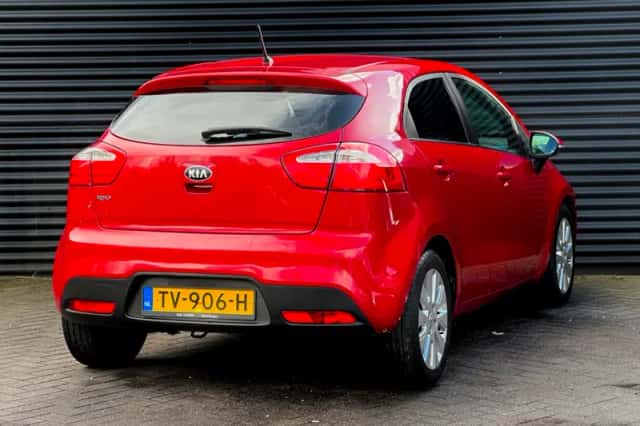 Kia Rio (2014) thumbnail 3