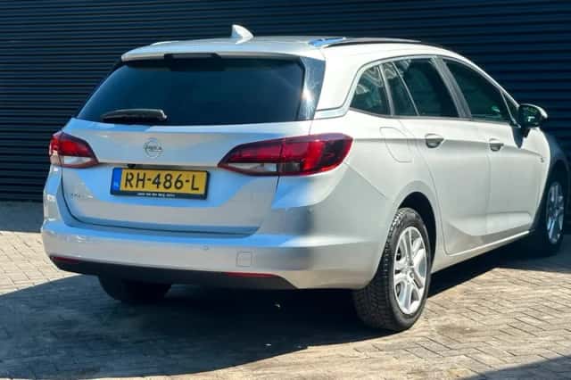 Opel Astra (2017) thumbnail 3
