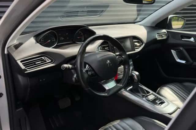 Peugeot 308 (2017) thumbnail 5