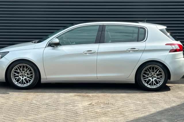 Peugeot 308 (2017) thumbnail 6