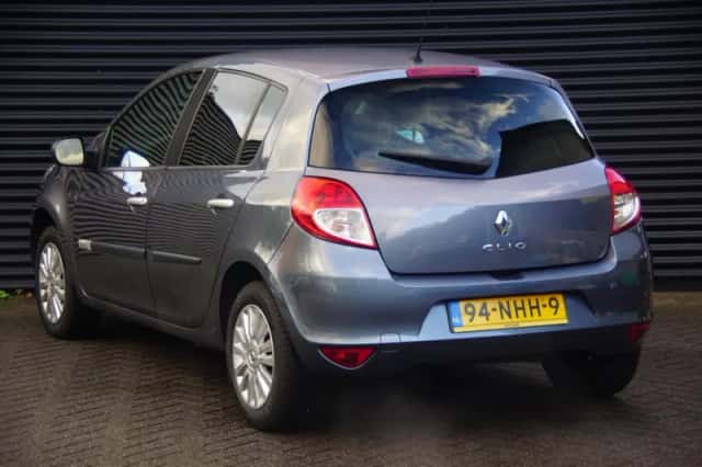 Renault Clio (2010) thumbnail 3