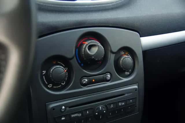Renault Clio (2010) thumbnail 6