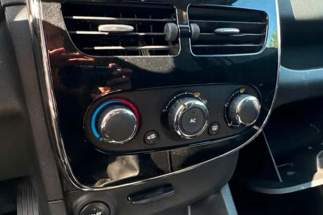 Renault Clio (2014) thumbnail 6