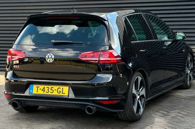 Volkswagen Golf (2016) thumbnail 3