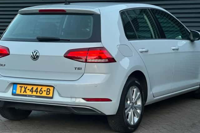 Volkswagen Golf (2017) thumbnail 3
