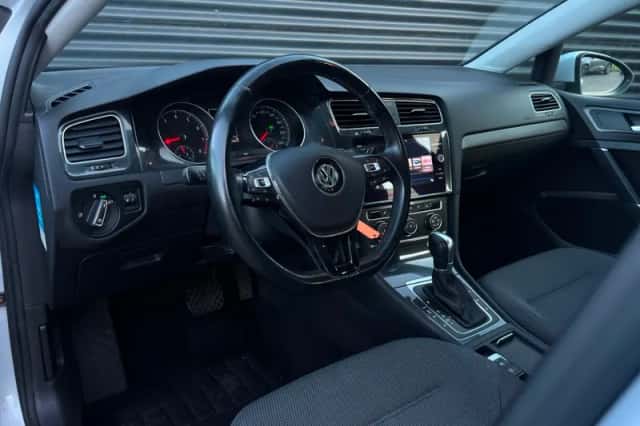 Volkswagen Golf (2017) thumbnail 5