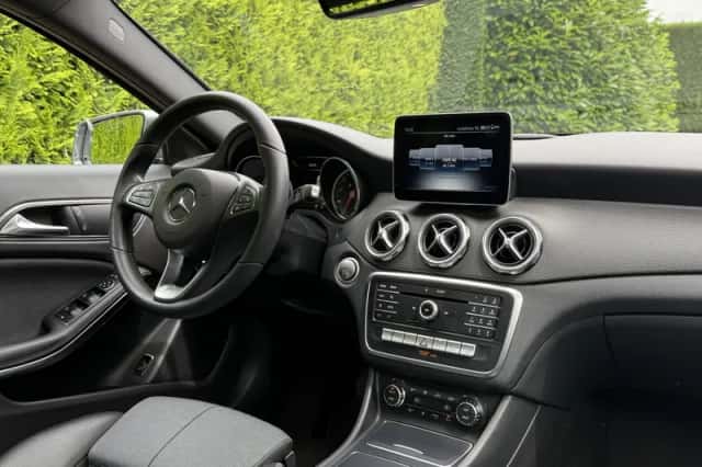Mercedes-Benz GLA (2018) thumbnail 2