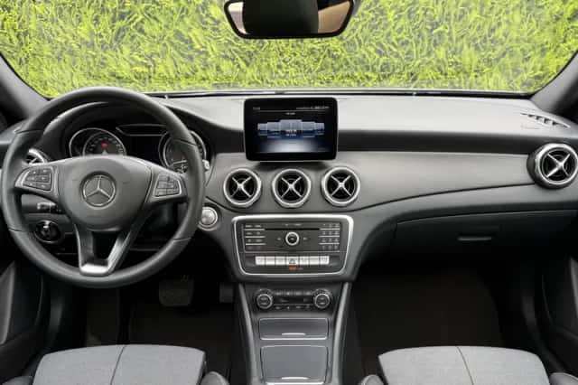 Mercedes-Benz GLA (2018) thumbnail 4