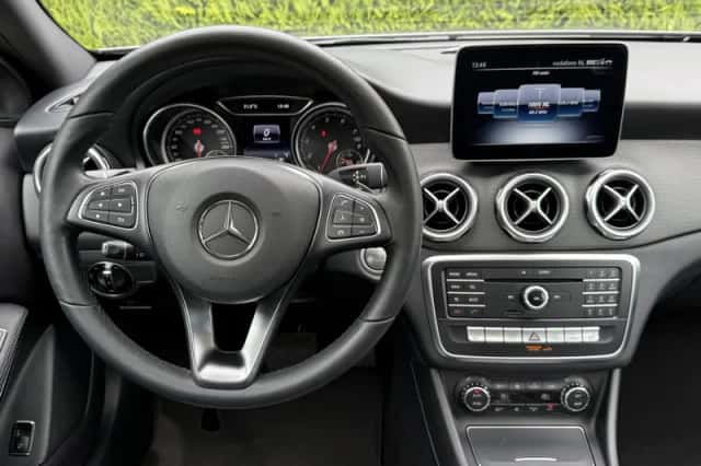 Mercedes-Benz GLA (2018) thumbnail 6