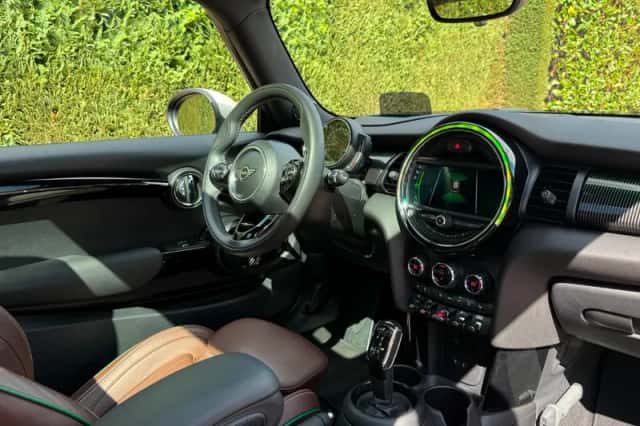 MINI Cooper (2019) thumbnail 2
