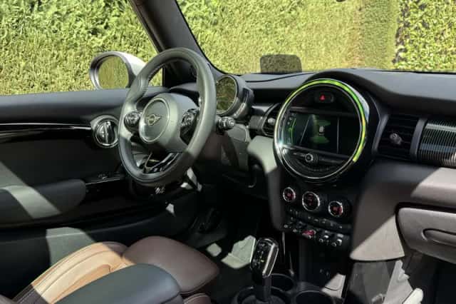 MINI Cooper (2019) thumbnail 2