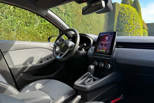 Renault Clio (2023) thumbnail 2