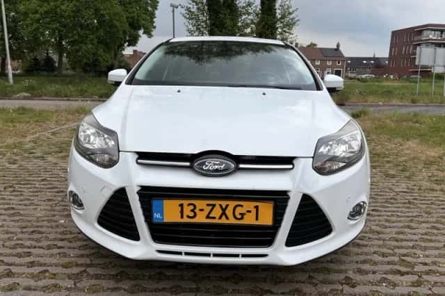 Ford Focus (2013) thumbnail 2