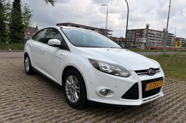Ford Focus (2013) thumbnail 3