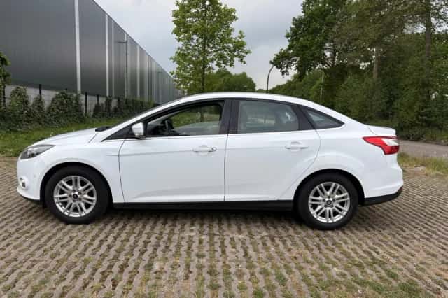 Ford Focus (2013) thumbnail 5