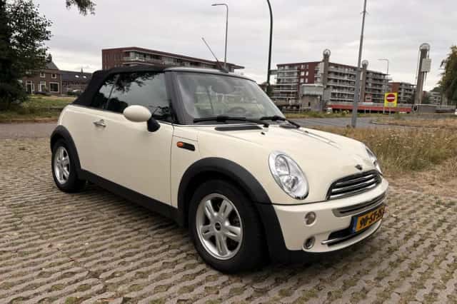 MINI Cabrio (2006) thumbnail 3