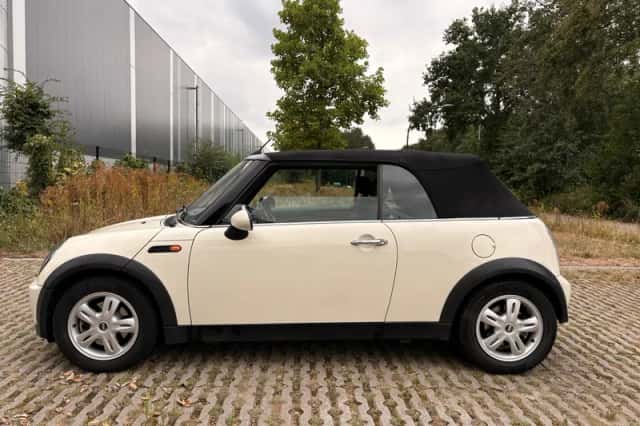 MINI Cabrio (2006) thumbnail 4