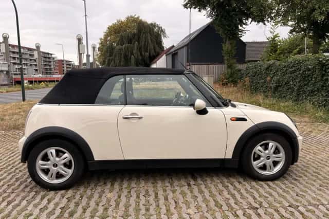 MINI Cabrio (2006) thumbnail 5