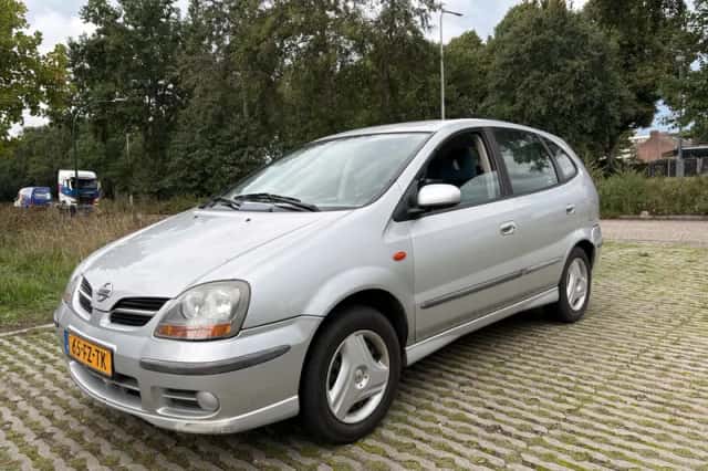 Nissan Almera Tino (2000) thumbnail 1