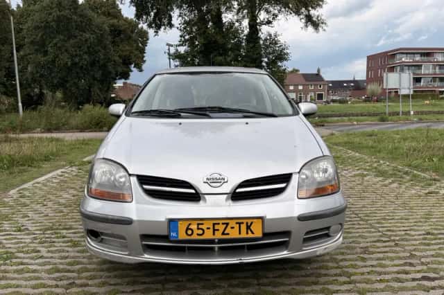 Nissan Almera Tino (2000) thumbnail 2