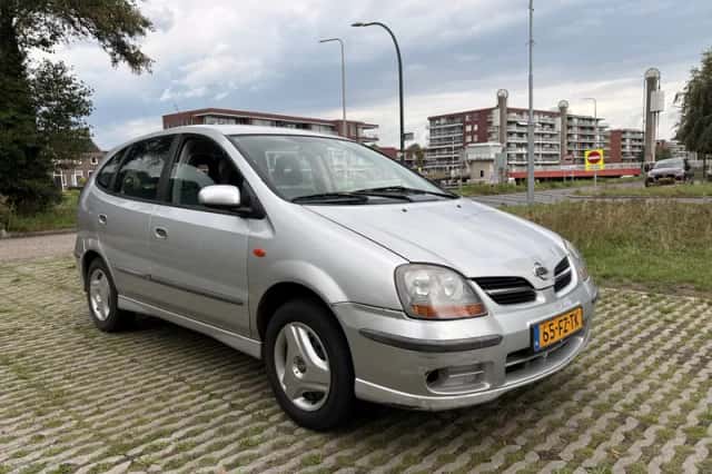 Nissan Almera Tino (2000) thumbnail 3