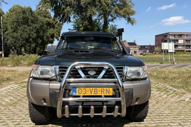 Nissan Patrol GR (1998) thumbnail 2