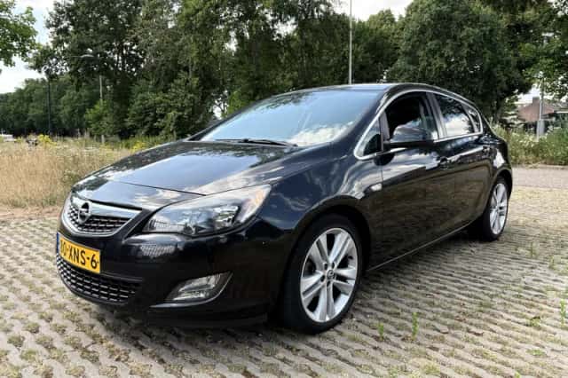 Opel Astra (2012) thumbnail 1