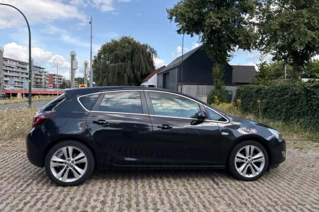 Opel Astra (2012) thumbnail 5