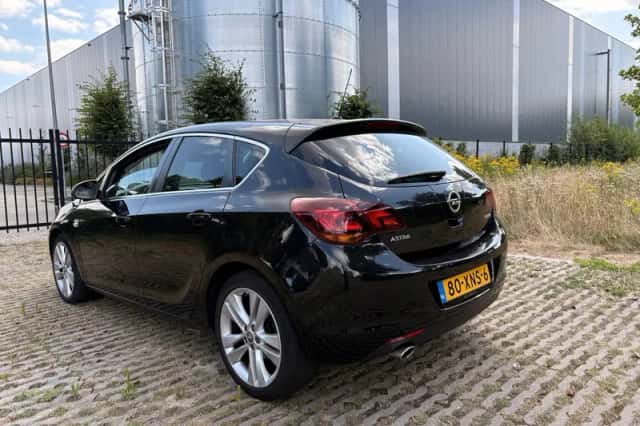 Opel Astra (2012) thumbnail 6