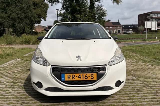 Peugeot 208 (2013) thumbnail 2