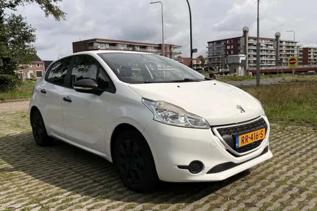 Peugeot 208 (2013) thumbnail 3
