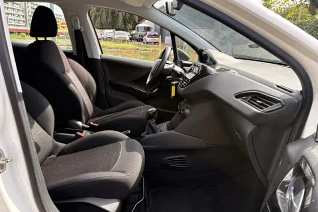 Peugeot 208 (2013) thumbnail 6